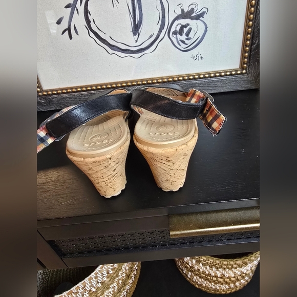 Crocs Women's A Leigh Cork Wedge Sandals Slingback Peep-Toe Black Sz 8 - Picture 4 of 7